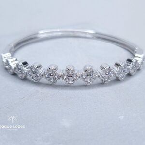 Bracelete 11 Trevos cravejados zirconia insp. alta joalheria fecho encaixe Banho de Ródio