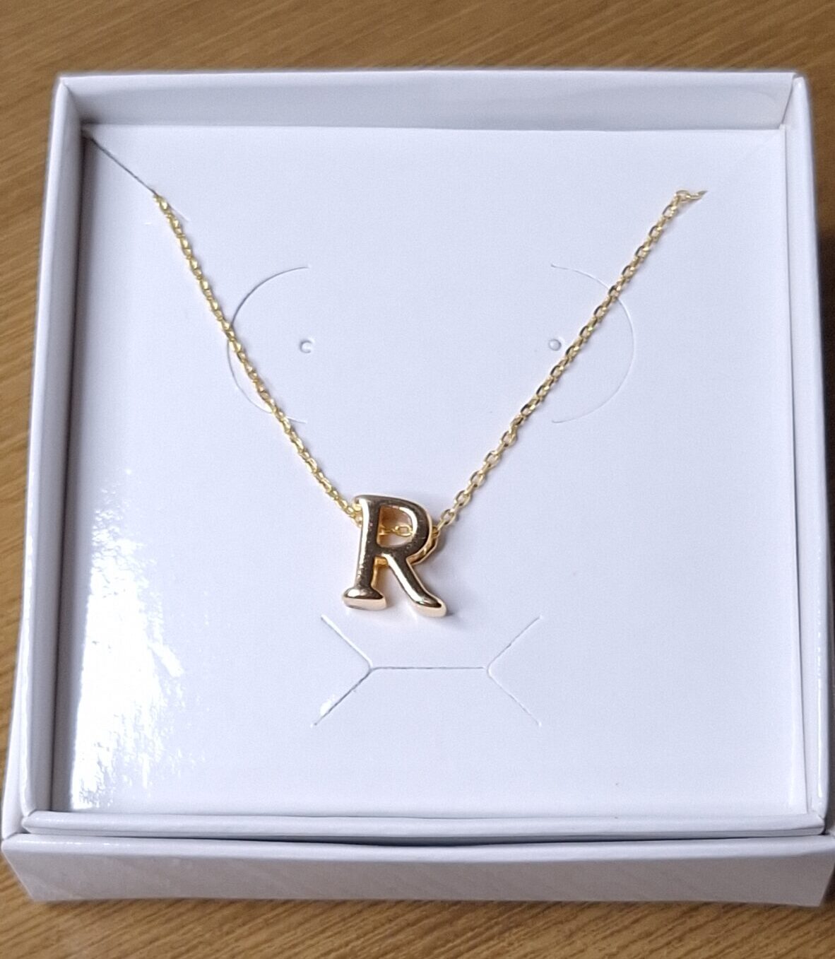 Colar elo cadeado pingente letra R lisa 40cm com extensor 5cm e fecho bóia Banho de Ouro 18k