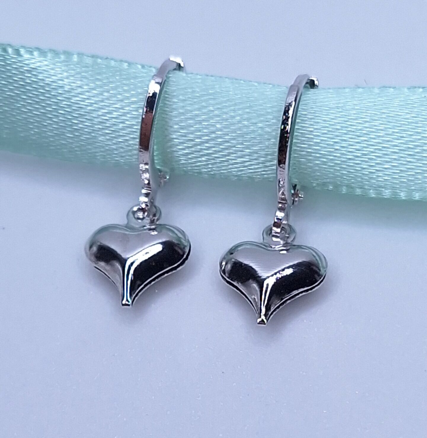 Brinco argola pingente coração liso 11mm B. ródio