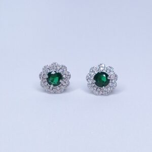 Brinco Princesa com zircônia Verde esmeralda cravejado microzircônia 12mm B. ródio