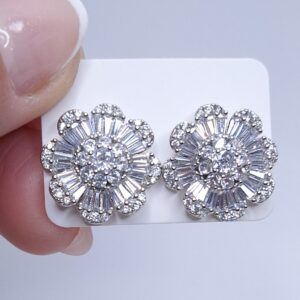 Brinco flor zircônia pizza cravejado microzircônia 17mm B. ródio