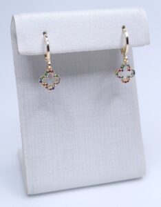 Brinco argola pingente trevo zircônia coloridas cravejadas 11mm B. Ouro 18K