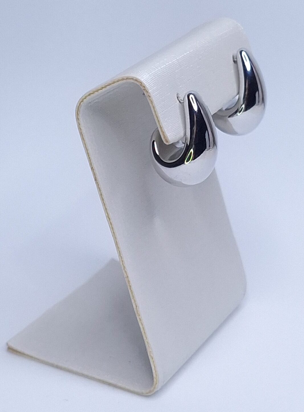 Brinco Gota Lisa 22mm B. Ródio