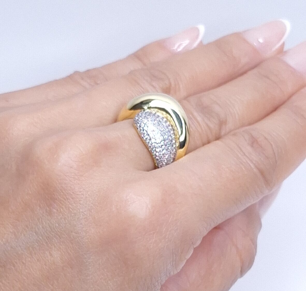 Anel Gotas cravejada insp. alta joalheria Banho de Ouro 18k