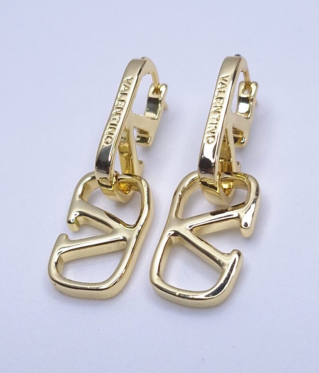 Brinco Argola Valent. inspiração alta joalheira B. Ouro 18k