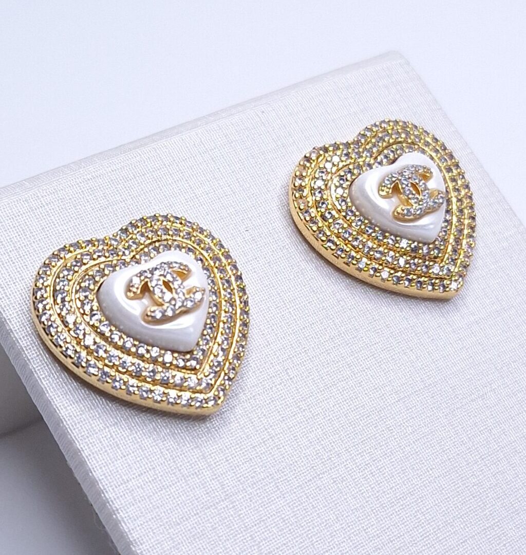 Brinco Coração Madrepérola CC cravejado insp. Alta joalheria 24mmx23mm B. Ouro 18k