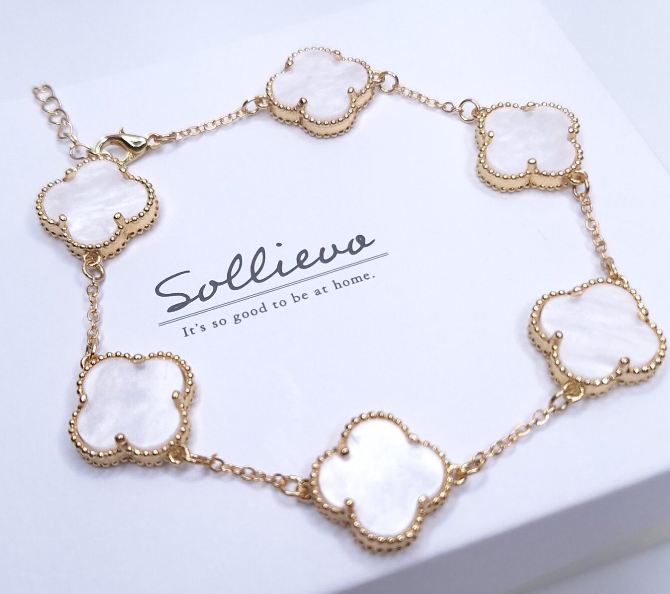 Pulseira Trevos madrepérola 15mm insp. alta joalheria 22cm com extensor 3cm Banho de Ouro 18k