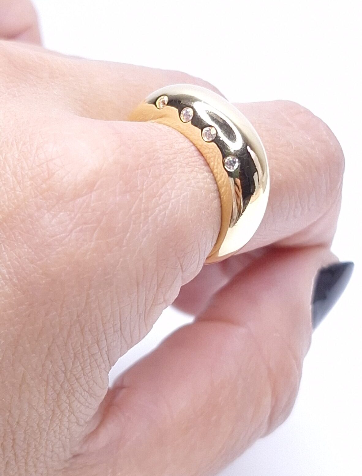 Anel Abaolado com 8 zircônias Banho de Ouro 18k