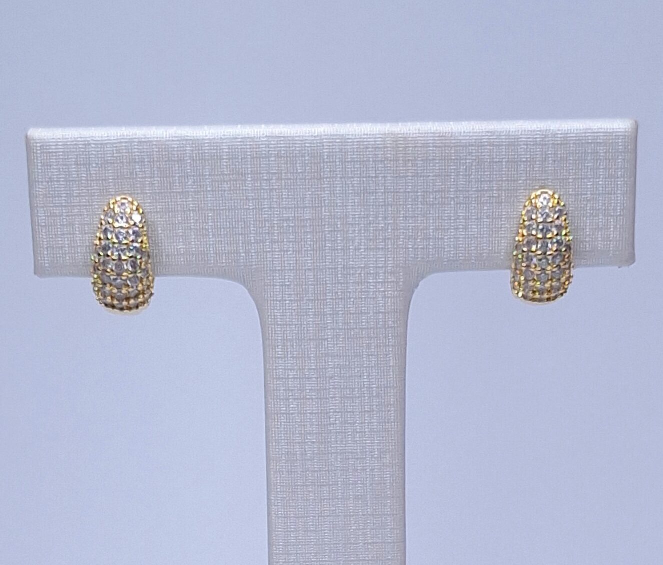 Brinco Argola click microzirconias cravejadas P Banho de Ouro 18k