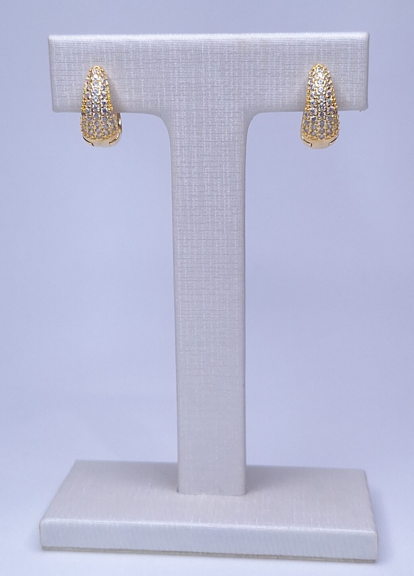 Brinco Argola click microzirconias cravejadas M Banho de Ouro 18k