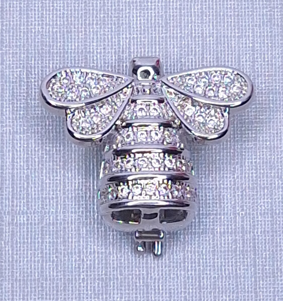 Pingente Charm Abelha cravejada Banho de R. Branco