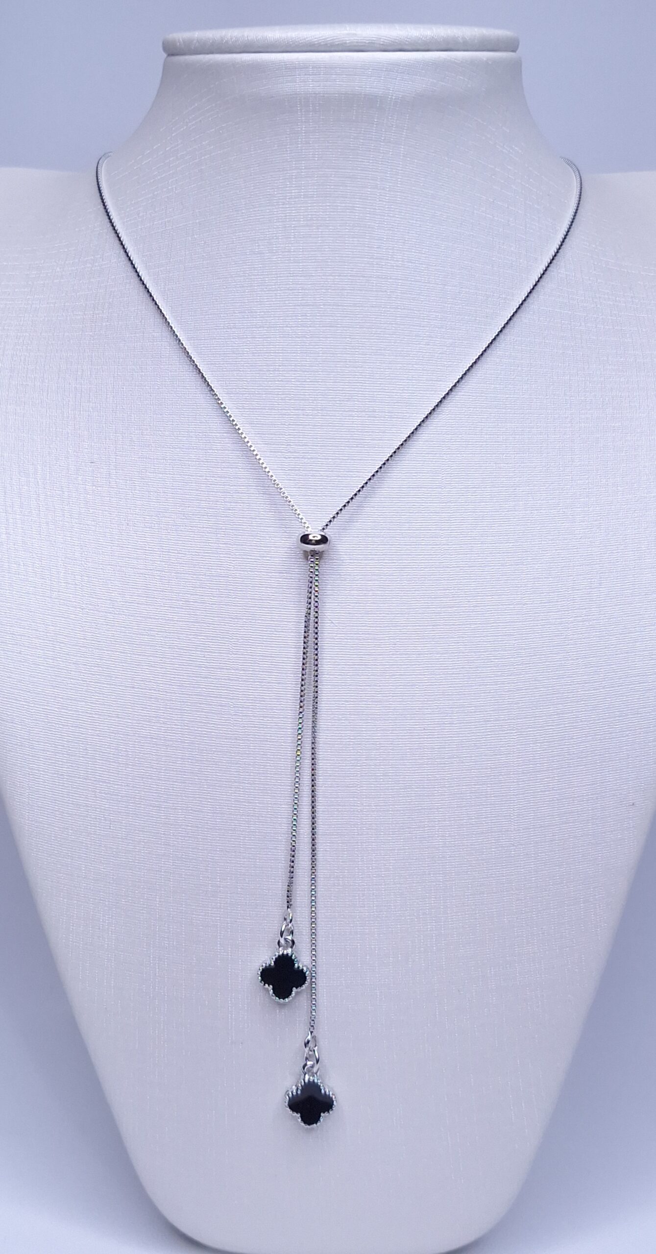 Colar Gravata Trevo ônix Banho de R. Branco