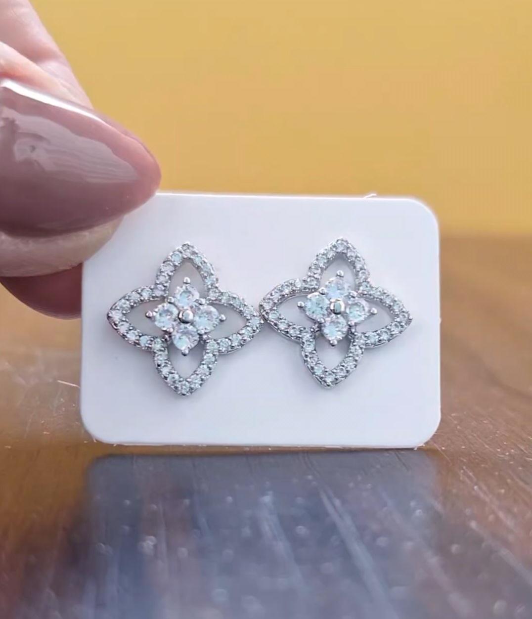 Brinco flor zircônia cravejado microzircônia 19mm B. ródio