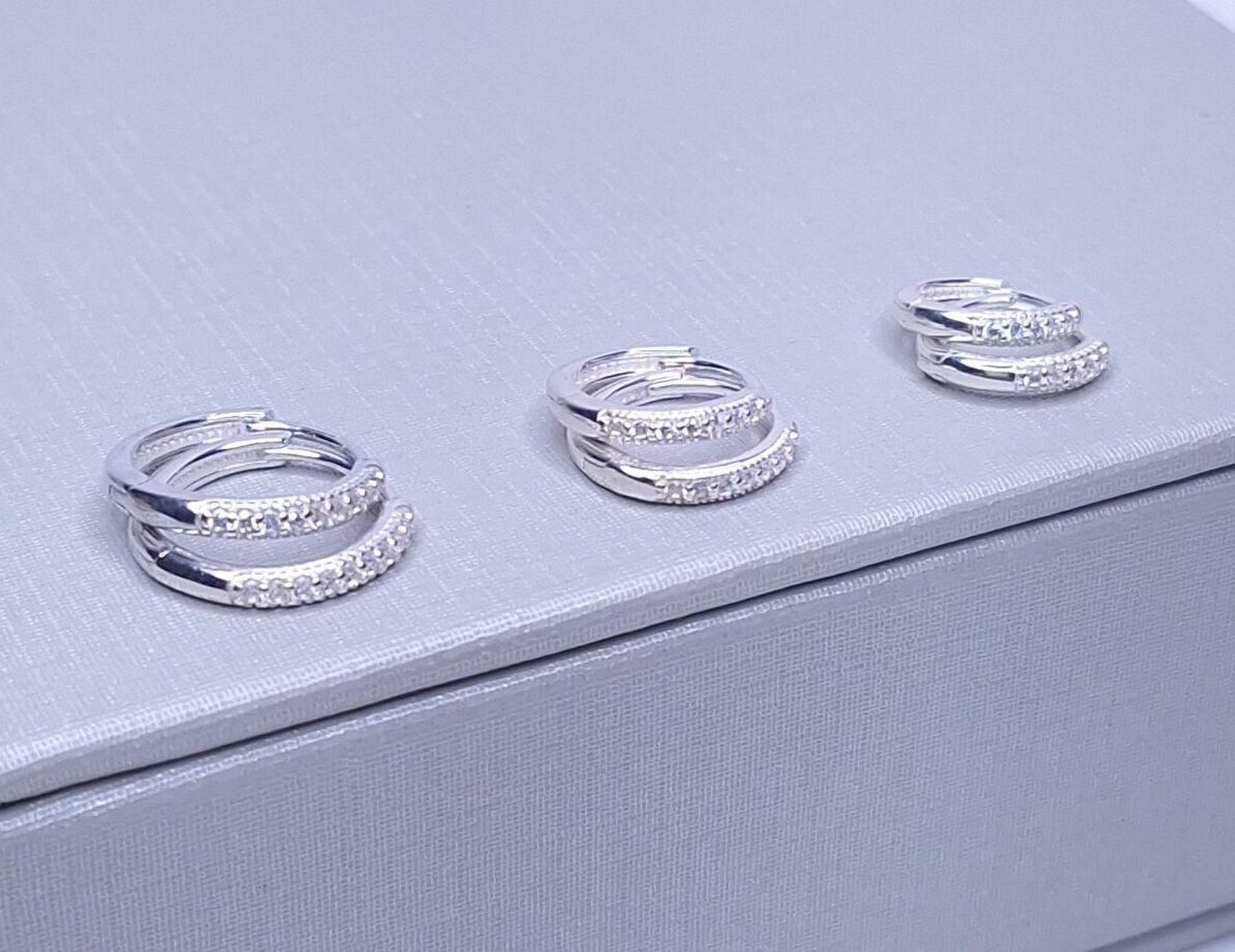 Brinco Argola click M 1 fileiras zirconia Prata 925