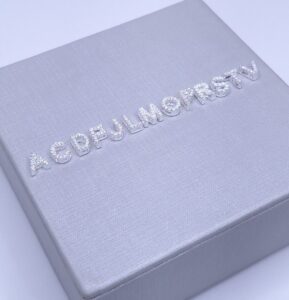 Pingente letra zirconia cravejada 5mm Prata 925