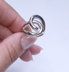 Anel Liso Entrelaçado Banho de Ródio