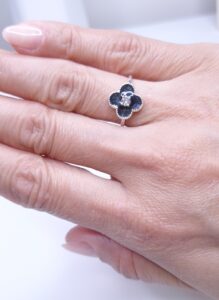 Anel Trevo Onix com zirconia Prata 925