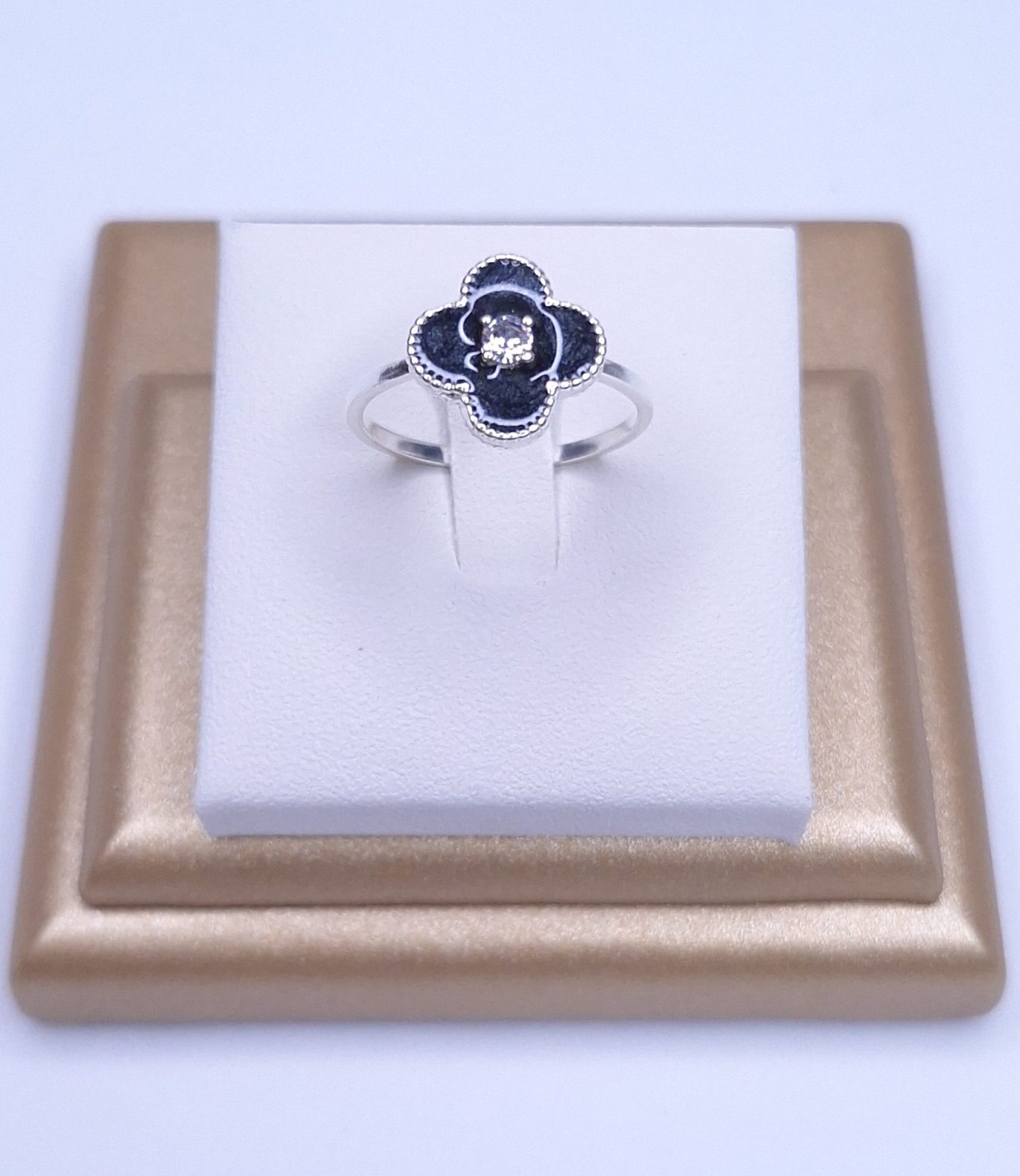 Anel Trevo Onix com zirconia Prata 925