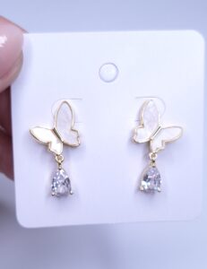 Brinco Borboleta Madrepérola com gota zircônia Banho Ouro 18k