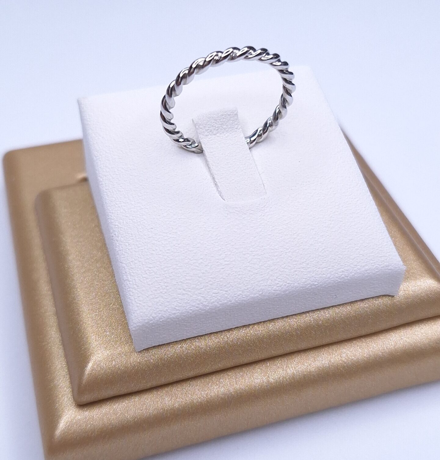 Anel Torcido regulável B. Ródio