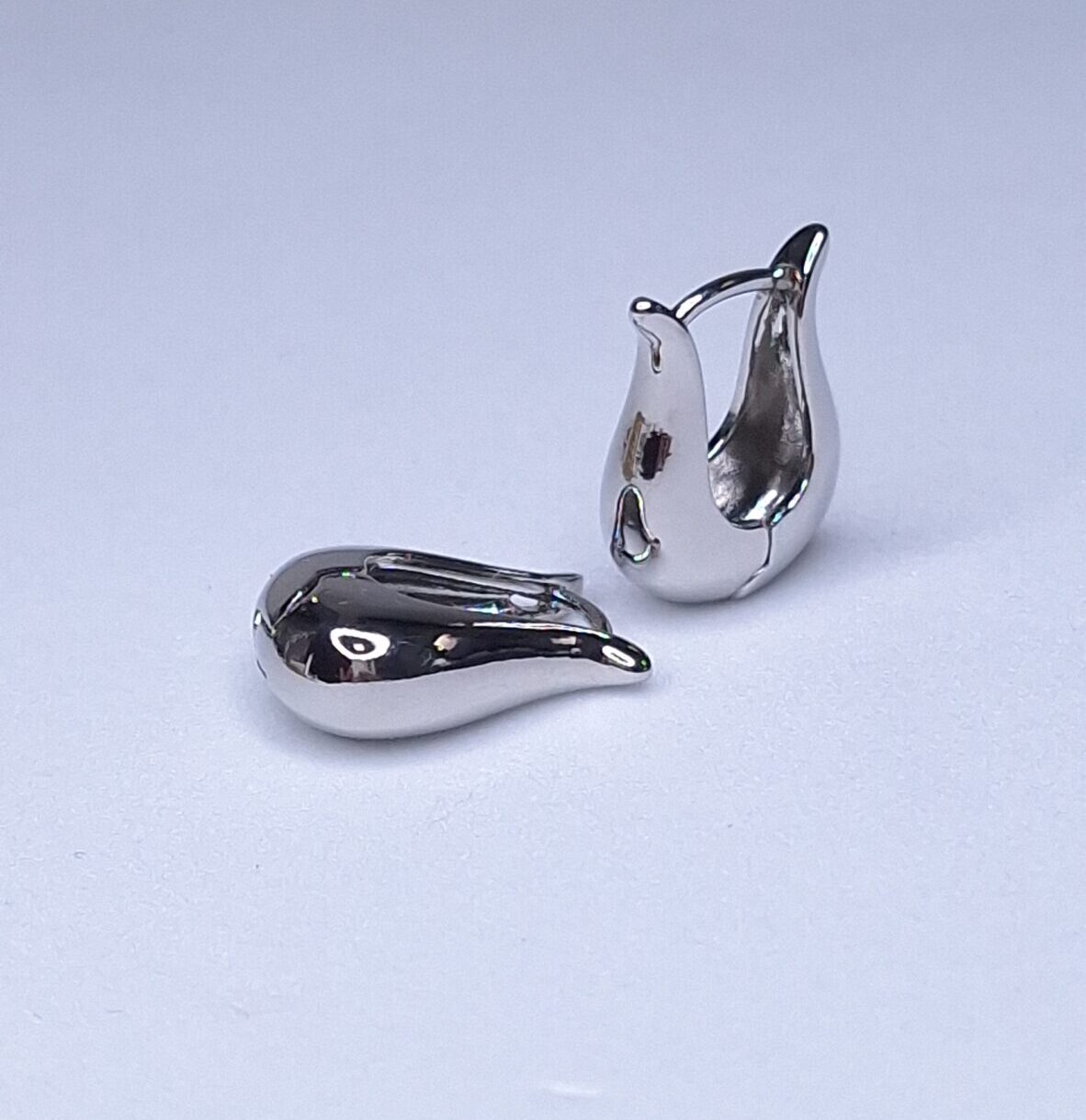 Brinco Argola gota lisa fecho click 17mm B. Ródio