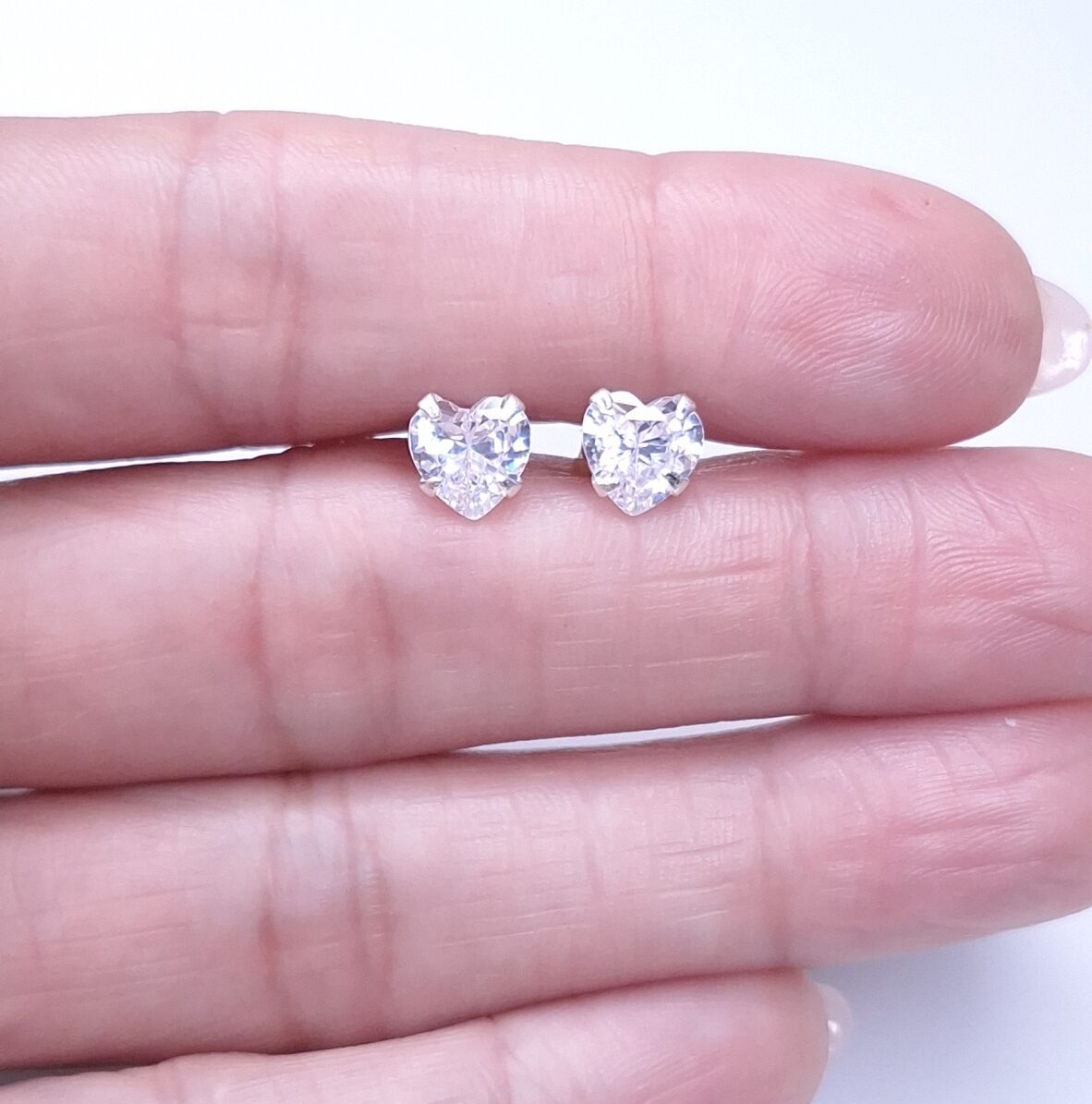 Brinco Solitário Coração Ponto de Luz 5mm Prata 925