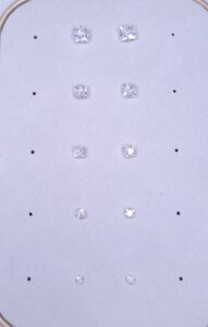 Brinco Solitário Carré Ponto de Luz 5mm Prata 925