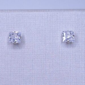 Brinco Solitário Carré Ponto de Luz 6mm Prata 925