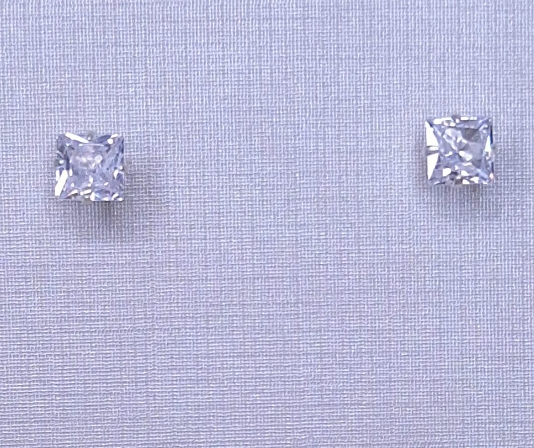 Brinco Solitário Carré Ponto de Luz 5mm Prata 925