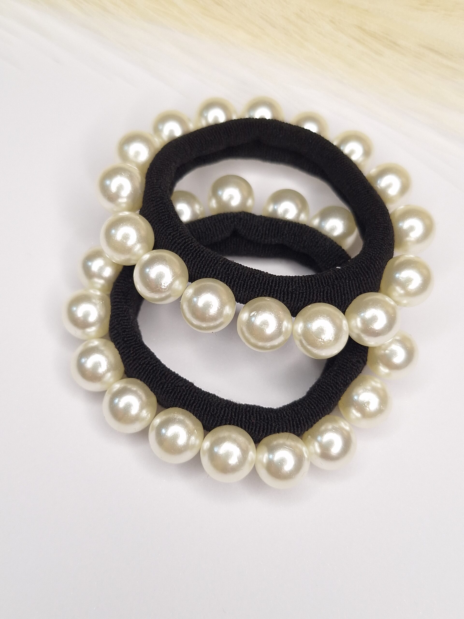 Elástico de cabelo com detalhe em pérolas - Un.