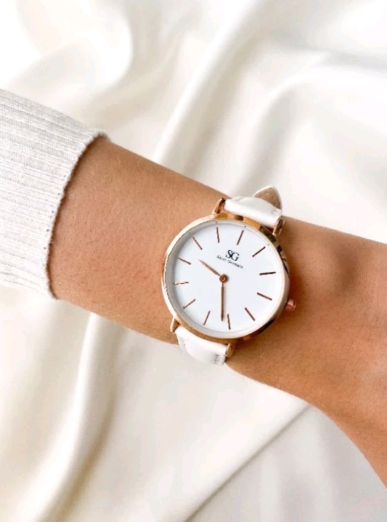 Relógio Feminino Branco Pulseira De Couro Queens Rosé Gold 32mm